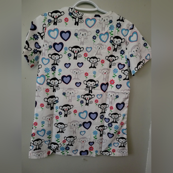 4 scrub tops - Picture 8 of 8